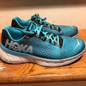 Women’s Hoka Cavu